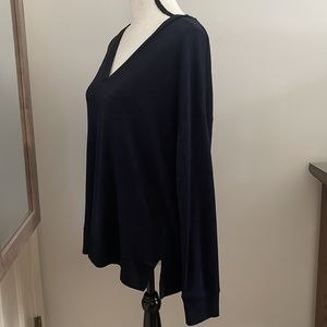 V-neck Pullover Heathered Long Sleeve  Black & Navy Blue  Size M